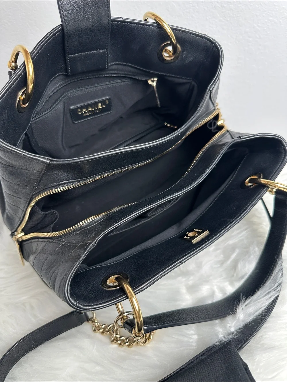 💯Authentic Chanel Chevron Quilted Shoulder Bag – Black Leather & Gold Hardware🍀
